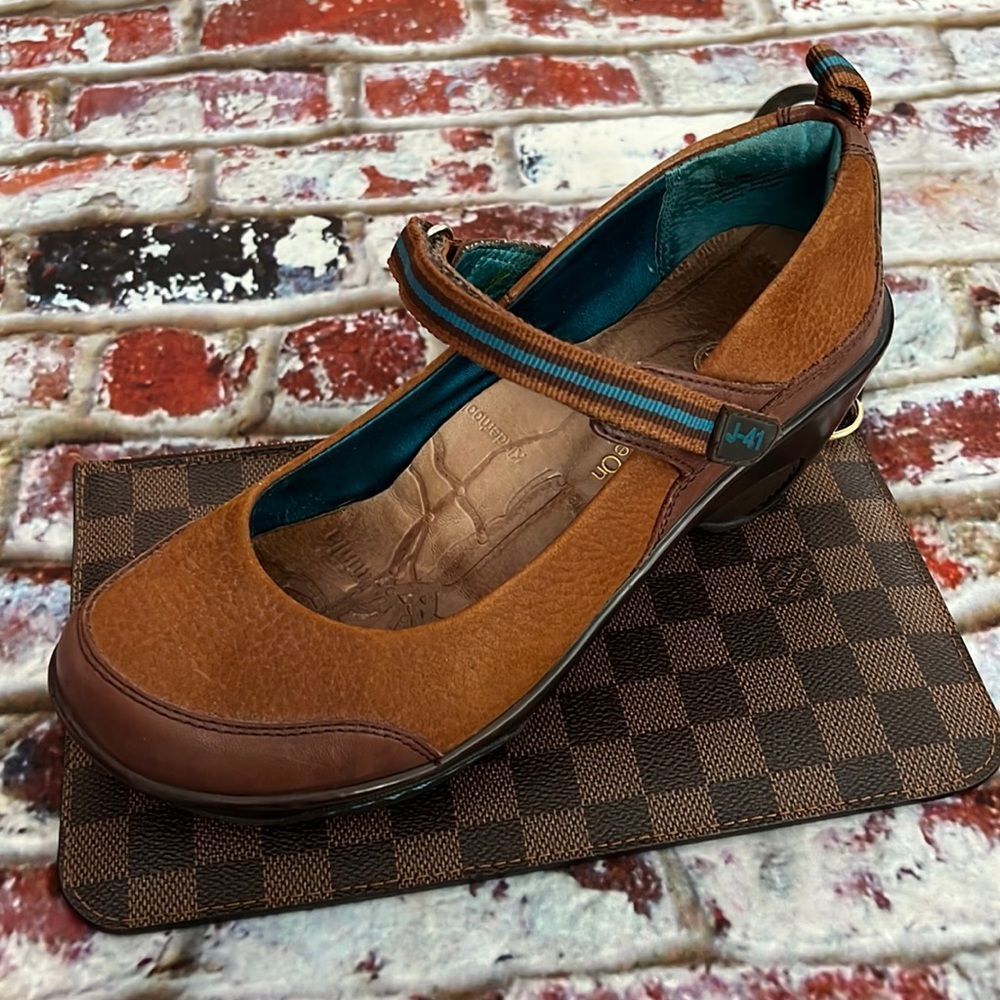 * J-41 brown Mary Jane Wedges